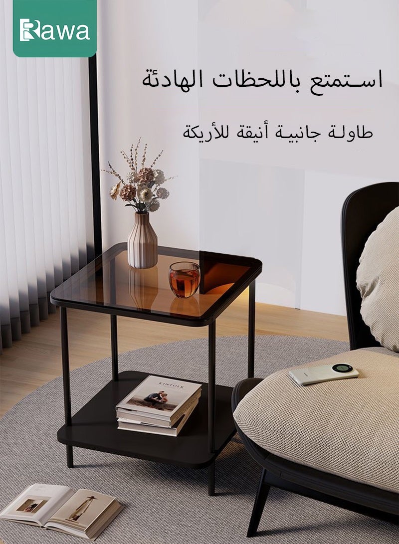 روعة طاولة جانبية زجاجية مدمجة، طاولة جانبية للأريكة، طاولة قهوة معدنية مع رف تخزين سفلي، مثالية للمساحات الصغيرة. خزانة سرير مربعة ذات طابقين، مناسبة لغرف المعيشة وغرف النوم والأرائك أو زوايا المكاتب. تركيب بسيط (إطار أسود + زجاج بلون كهرماني). - Image 1